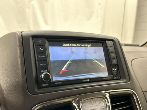 Used 2014 Chrysler Town & Country Touring FWD image 23