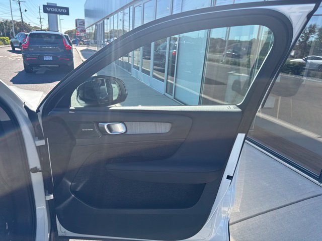 Used 2026 Volvo XC40 B5 Plus AWD/4WD image 14