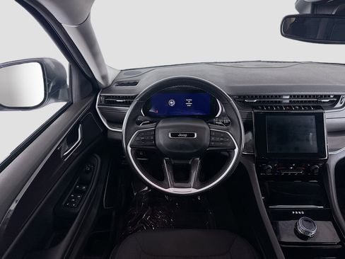 Used 2022 Jeep Grand Cherokee Laredo w/ Luxury Tech Group I image 17