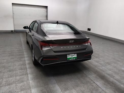 Used 2025 Hyundai Elantra SE w/ Cargo Package FWD image 6