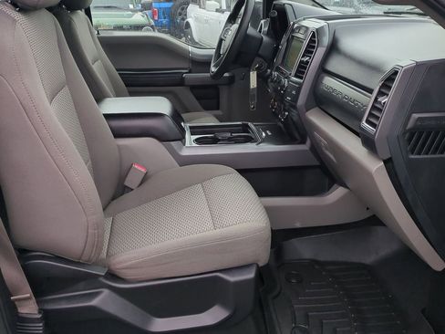 Used 2017 Ford F250 XLT w/ XLT Premium Package image 23