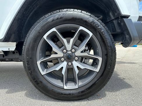 Used 2024 Jeep Wrangler Unlimited AWD/4WD image 19