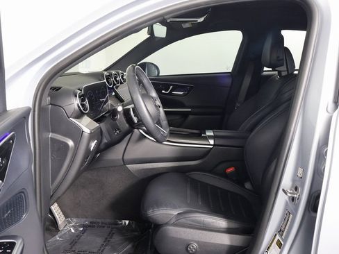 Used 2024 Mercedes-Benz GLC 300 4MATIC image 10