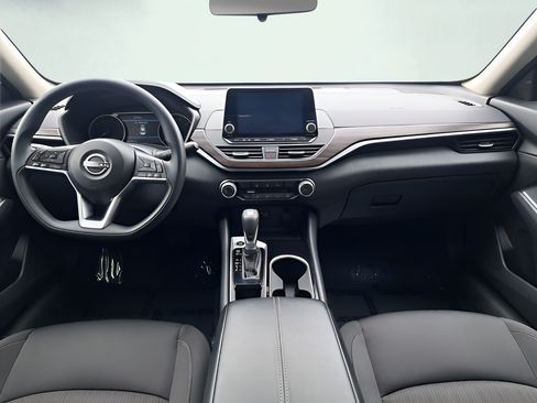 Used 2024 Nissan Altima 2.5 SV FWD image 19