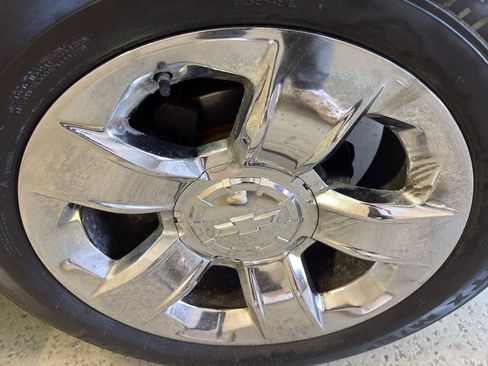 Used 2017 Chevrolet Suburban LT w/ LT Signature Package image 39