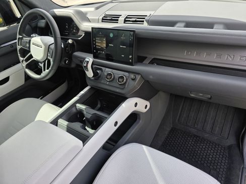 Used 2025 Land Rover Defender 110 AWD/4WD image 28