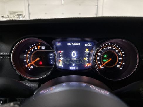 Used 2019 Jeep Wrangler Unlimited Sahara image 11
