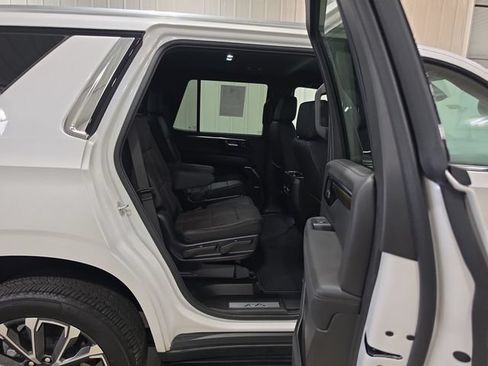 Used 2025 Chevrolet Tahoe High Country AWD/4WD image 29