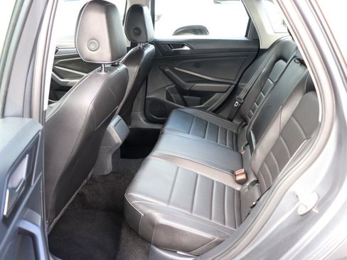Used 2024 Volkswagen Jetta SE FWD image 12