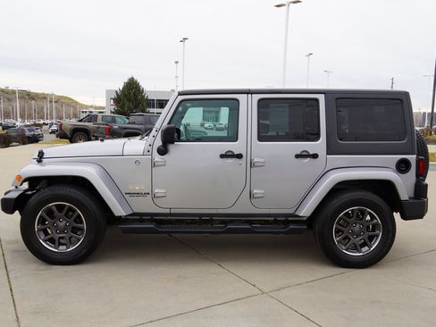 Used 2015 Jeep Wrangler Unlimited Sahara w/ Connectivity Group image 5