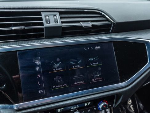 Used 2022 Audi Q3 2.0T Premium w/ Black Optic Sport Package image 16