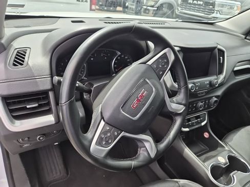 Used 2024 GMC Terrain SLT image 19