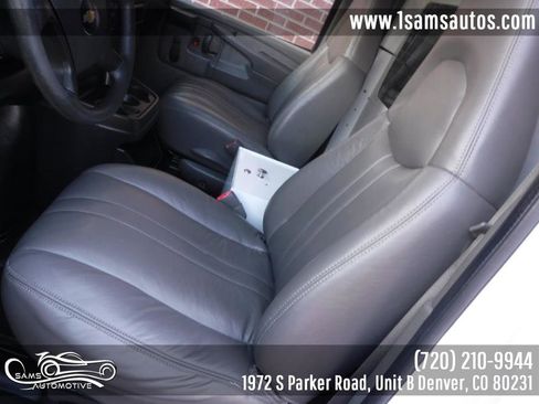 Used 2009 Chevrolet Express 1500 AWD image 11