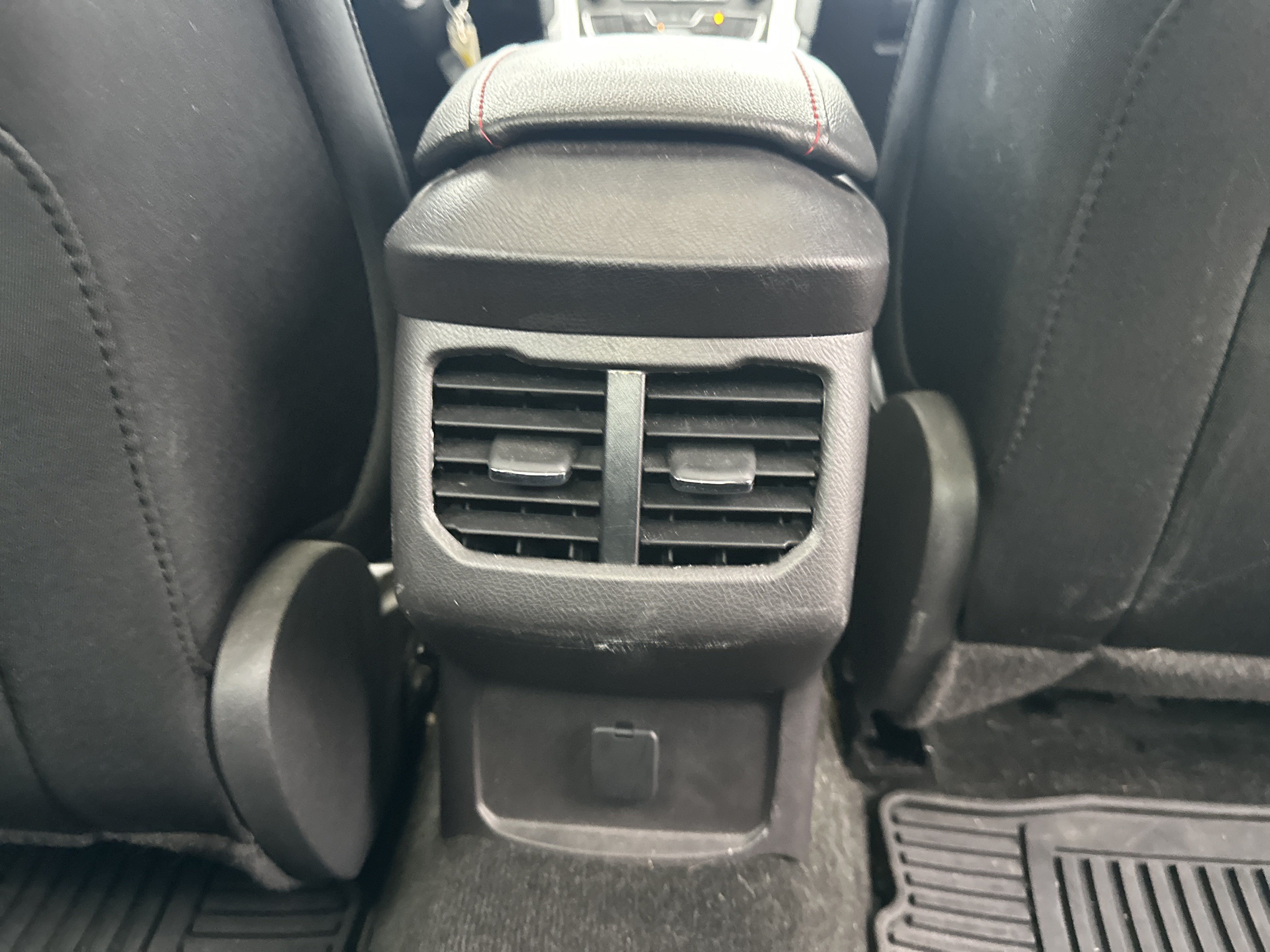 Used 2016 Ford Fusion SE FWD image 16