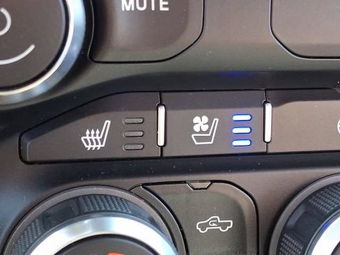 Used 2022 RAM 1500 Laramie AWD/4WD image 27