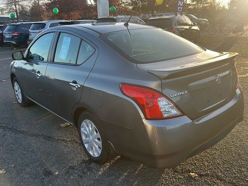 Used 2018 Nissan Versa SV image 5