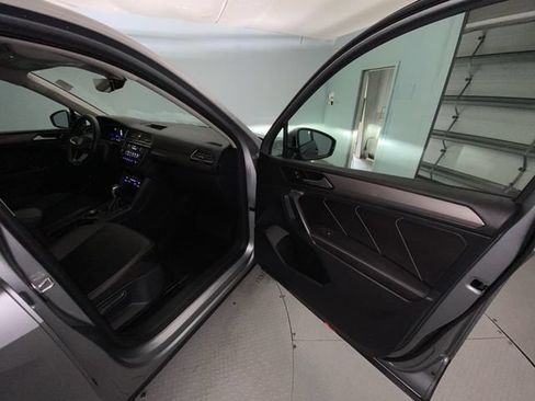 Used 2022 Volkswagen Tiguan SE AWD/4WD image 23