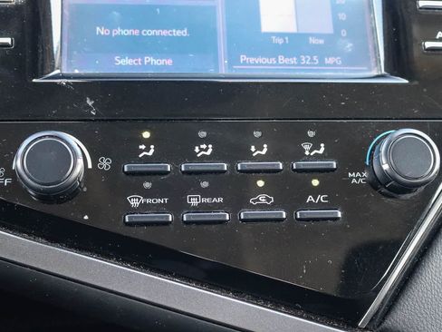 Used 2019 Toyota Camry LE FWD image 23