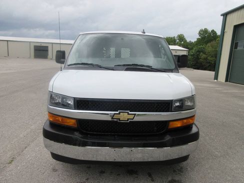 Used 2024 Chevrolet Express 2500 w/ Driver Convenience Package RWD image 16