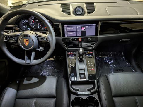 Certified 2026 Porsche Macan AWD/4WD image 7