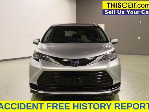 Used 2021 Toyota Sienna LE FWD image 3