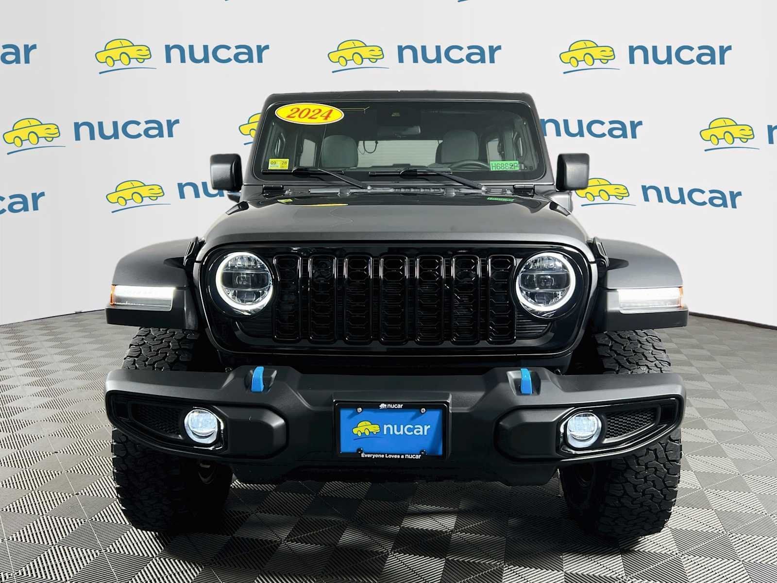 Used 2024 Jeep Wrangler Unlimited AWD/4WD image 2