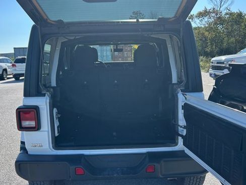 Used 2021 Jeep Wrangler Unlimited Sahara w/ Uconnect 4C Nav & Sound Group image 14