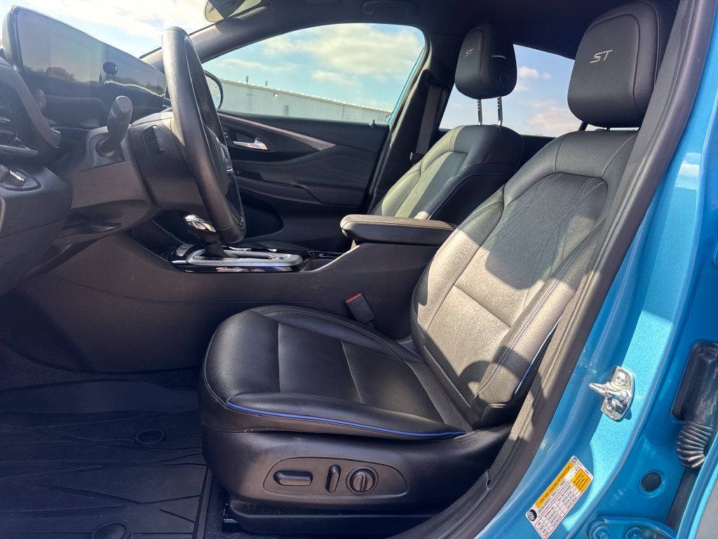 Used 2025 Buick Envista Sport Touring w/ Convenience I Package FWD image 13