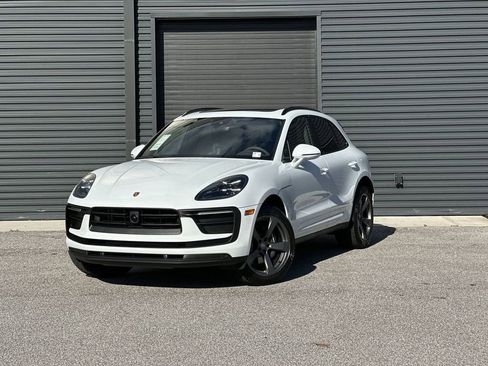 Used 2026 Porsche Macan AWD/4WD image 1