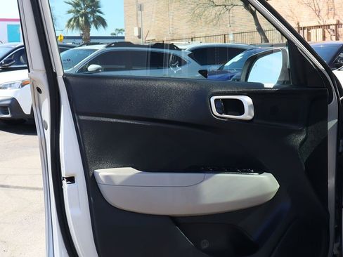 Used 2023 Hyundai Venue SEL image 36