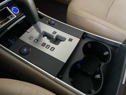 Used 2012 Hyundai Veracruz Limited w/ Entertainment Pkg image 45