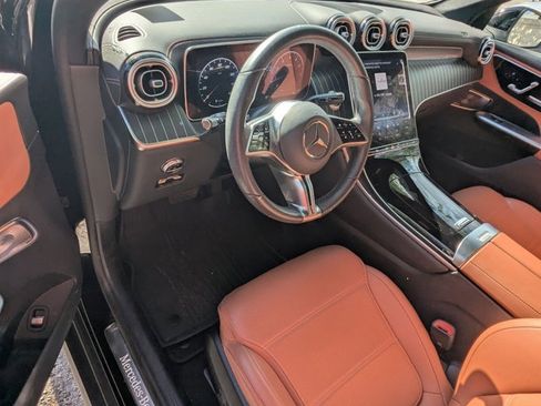 Used 2023 Mercedes-Benz GLC 300 4MATIC image 2