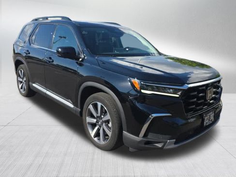 Used 2025 Honda Pilot Elite image 3