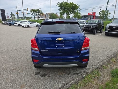 Used 2017 Chevrolet Trax LT w/ LT Convenience Package AWD/4WD image 4