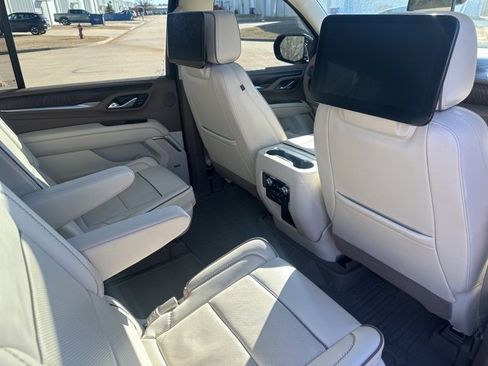 Used 2023 GMC Yukon XL Denali image 33