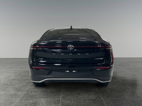 Used 2023 Toyota Crown Limited image 7