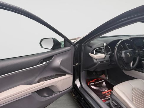 Used 2022 Toyota Camry SE FWD image 11