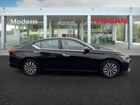 Certified 2023 Nissan Altima 2.5 SV image 6