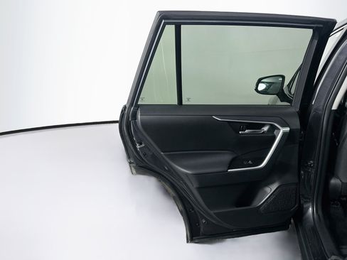 Used 2025 Toyota RAV4 XLE FWD image 27