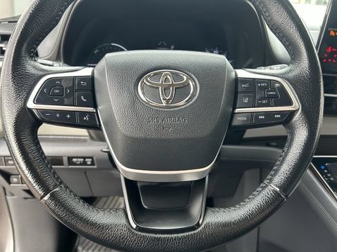 Used 2021 Toyota Sienna XLE FWD image 25