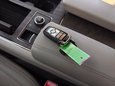 Used 2024 Lincoln Navigator L Reserve image 38