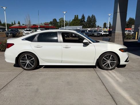 Used 2024 Honda Civic Touring image 3