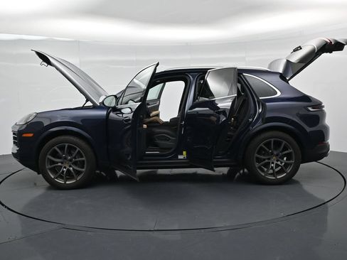 Certified 2024 Porsche Cayenne AWD/4WD image 20