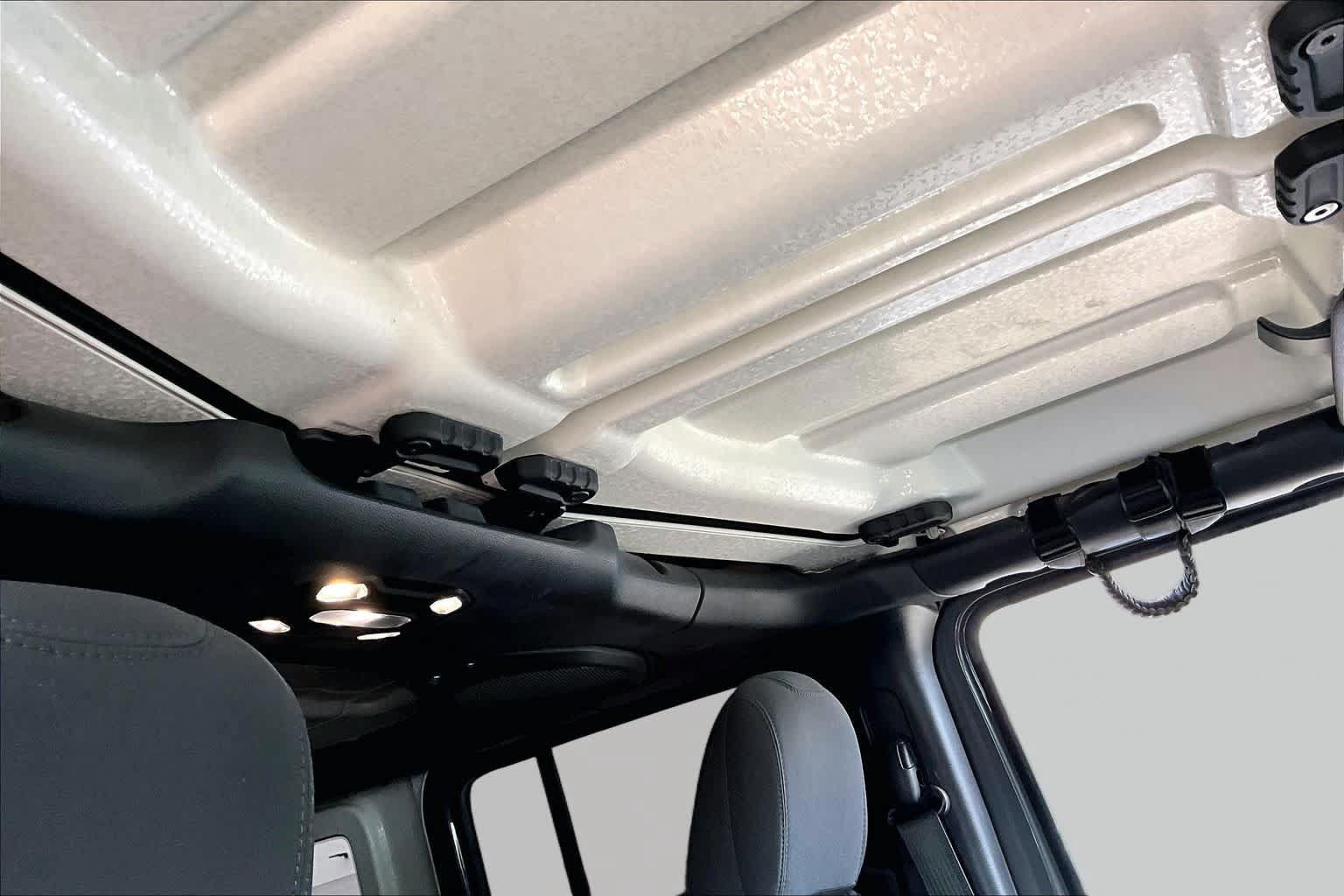Used 2020 Jeep Wrangler Unlimited Sahara AWD/4WD image 14