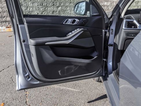 Used 2024 BMW X7 xDrive40i w/ Premium Package image 21