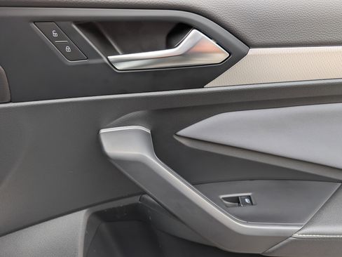 Used 2025 Volkswagen Jetta SE w/ Sunroof Package image 21