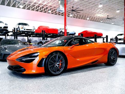 Used 2018 McLaren 720S Performance RWD image 1