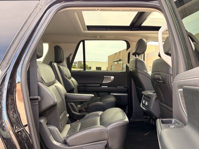 Used 2025 Ford Expedition Max Platinum AWD/4WD image 18