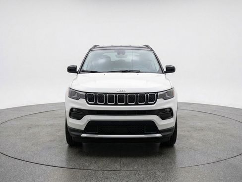 Used 2025 Jeep Compass Limited image 2