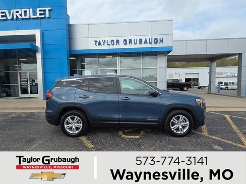 Used 2024 GMC Terrain SLE image 1